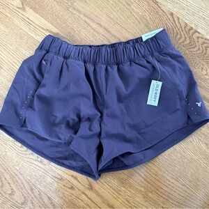 NWT - Women’s Old Navy active shorts - Lined -